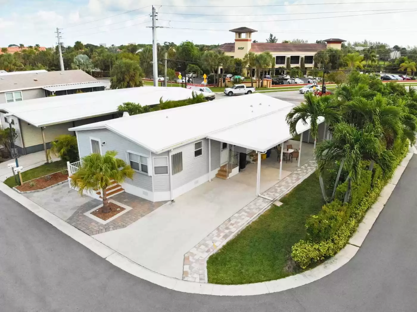 What are Signs that a Mobile Home Roof Needs to be Replaced? What are the signs that a mobile home roof needs repairs?